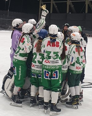 Västerås SK with the trophy - Winner of World Cup Girls 15 2024